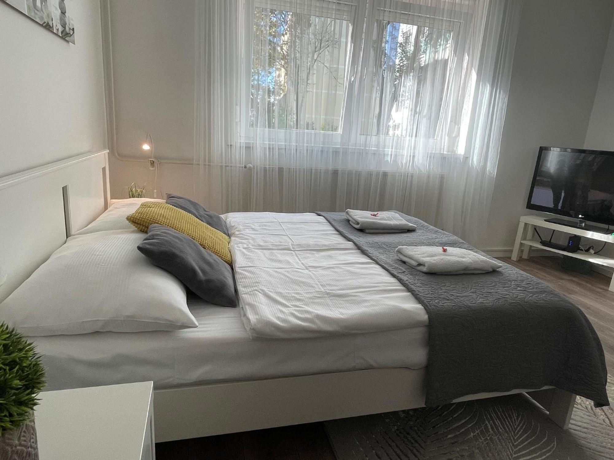 Magnolia Apartman Дьор Екстериор снимка